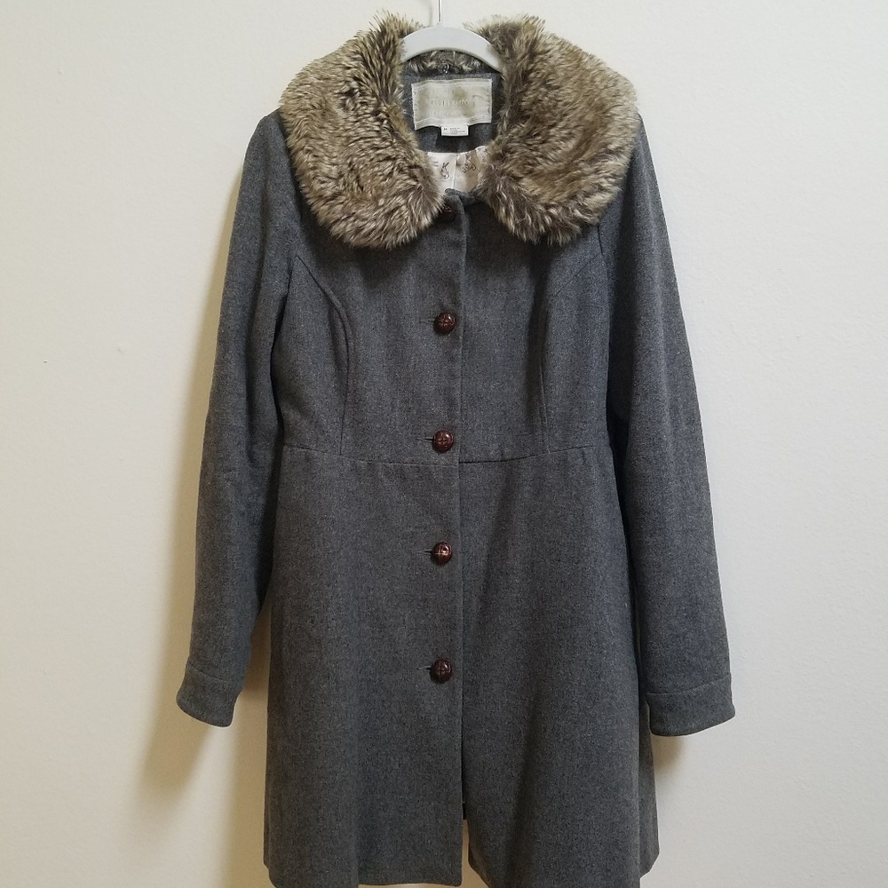 Collared Gray Coat with Faux Fur